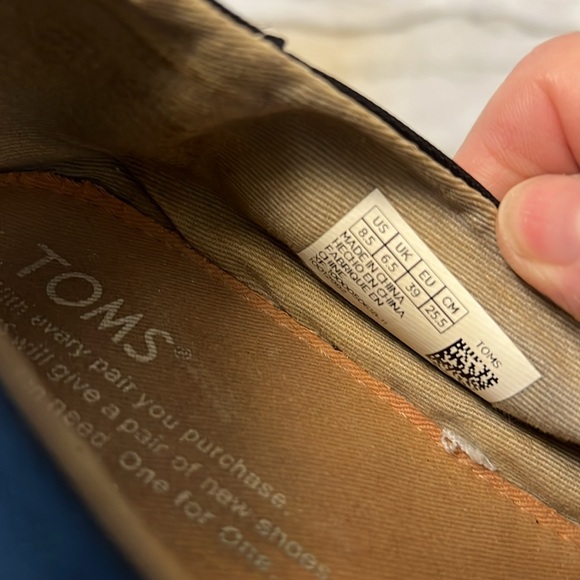 Tom’s Flat Black Shoes - Picture 3 of 14